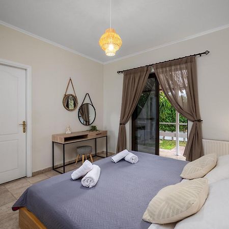 Villa Palmeras Soroni Eksteriør bilde