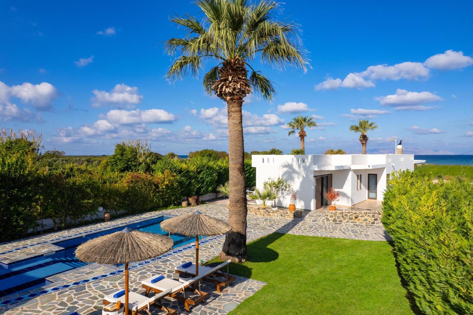 Villa Palmeras Soroni Eksteriør bilde